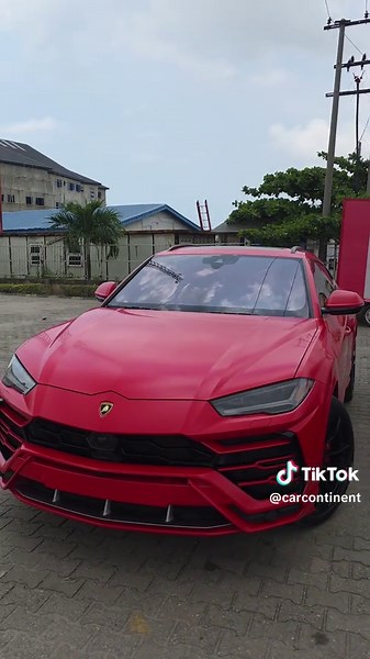 Choose Your Lamborghini Urus: Red or Silver?