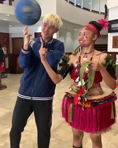 When culture meets modern world.#pngculture #culturepng #papuanewguinea #foryourpage #png #pngvibes #pngtiktok2021😊😌🥰