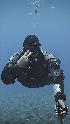 What's the source of hand signals you learned for diving ? #scubadiving #learn #underwater #howto