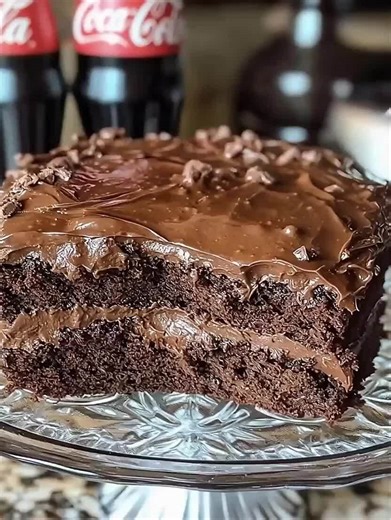 My mama used to say this cake could fix any bad day — and she was right! Recipe in 💬 ⬇️ | Betty’s Country Cooking