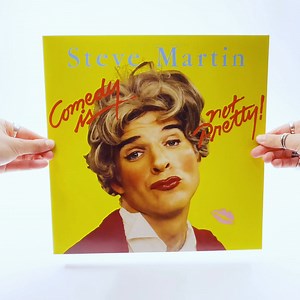 STEVE IN A BOX: THE WARNER YEARS (1977-1981) captures Steve Martin’s meteoric rise across four albums, showcasing his absurdist humor, surreal routines, and banjo skills. Available Now on 4LP and 4CD, the collection features LET’S GET SMALL (1977), A WILD AND CRAZY GUY (1978), COMEDY IS NOT PRETTY! (1979), and THE STEVE MARTIN BROTHERS (1981). | RHINO