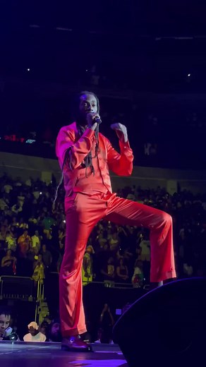 “They said to me, you will never come back to the United States Of America and I said to them let’s see what God will do.” After 15 years Banton is back in the city. @bujubanton with his biggest show.