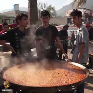 289K views · 4.6K reactions | These chefs in Tijuana cooked a giant Christmas meal for hundreds of Central American migrants waiting to enter the US. ➔ Watch the video (1:20 mins) ▶ | Al Jazeera English | Facebook