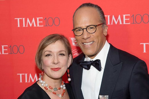 All About Lester Holt's Wife and His Beautiful Family (PICS)