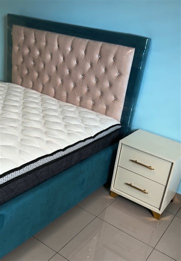 “Un sueño hecho realidad para los pequeños de la casa 💙✨ Base de cama tamaño queen en azul con crema, acompañada de sus dos mesitas de noche 🛏️🔥 Comodidad, estilo y calidad en cada detalle… porque ellos merecen lo mejor 👑 📲 #8297636687 El tapicero viral 🔥 ¡Escríbeme y arma la habitación de tu niño hoy mismo!” #eltapiceroviral #basedecama #trabajo #esmerlyncruz