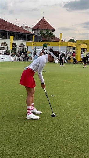 Arm Lock Putting | Genevieve Ling #Golf #ゴルフ #優勝#골프 #golfvideo #golftoday #golfswing #golfreview