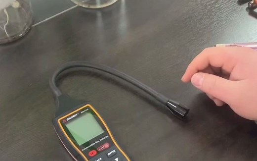 可燃气体检测仪使用方法