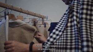 La coordinatrice Marina Spadafora e la docente Cora Bellotto del Master in Fashion Design ci spiegano come, attraverso lo "zero waste pattern making", sia possibile creare un outfit senza produrre scarti. Se sei interessat* al tema della sostenibilità nella moda, scopri il Master in Fashion Design: https://bit.ly/3HoNBC9 | IED Milano
