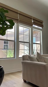 With just a tap, our automated Roman shades smoothly lift and lower at your command to filter light and privacy to your exact preferences. Letting you enjoy the luxury of shades that cater to your lifestyle and change with the rhythm of your daily routines for a space that's uniquely yours. 📸: Budget Blinds of North and East Phoenix | Budget Blinds