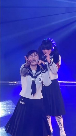 首振り🙂↔️ ##新しい学校のリーダーズ #ATARASHIIGAKKO #オトナブルー #首振りダンス
