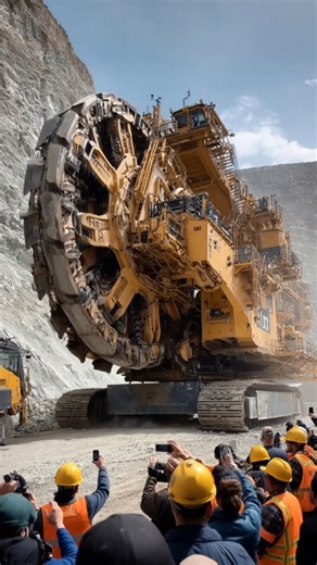 Hypora UltraWorks on Instagram: "What would they even use this machine for? 😮🚧 #construction #mining #engineering"