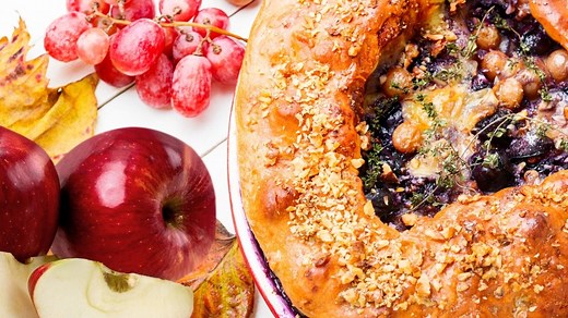 Apple Pie With Grapes Recipe In 5 Easy And Light Steps - Dessert Recipes