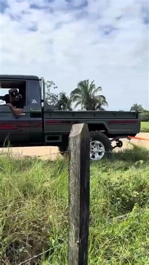 Legendary Toyota Pickup Conquers the Mud 🚙💪