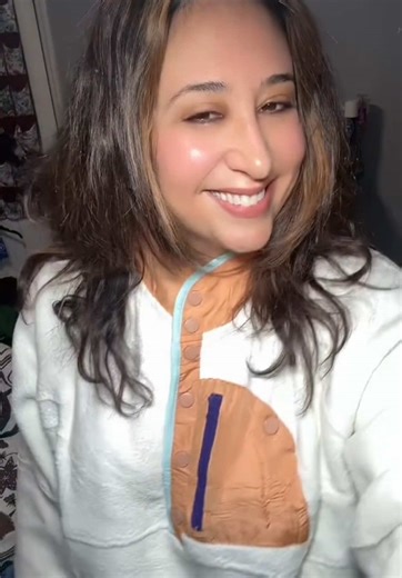 Stylish comfortable oversized pullover fleece with zipper pockets and so many colors to chose from!! #outfit #outfitinspo #fashion #jacket #tiktokfashion