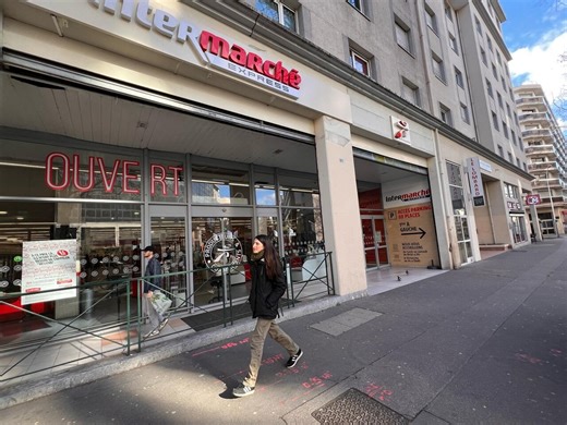 Lyon. Le seul grand supermarché de la ville ouvert 24h/24 et 7j/7, c'est bien fini