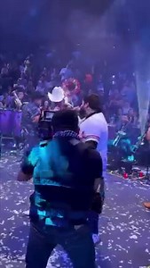 805K views · 28K reactions | DÉJENLA QUE SEA FELIZ ❤️ Desde que escuché esta canción dije esa canción me llega  Al puro tiro con usted mi compa @chachopardo96 | Eduin Caz Oficial | Facebook