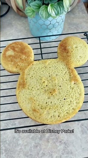 snugz little kitchen~ Mickey Mouse silicone baking pan from Disney Parks 🐭🍰 #disney #disneycake