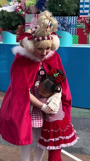 Cindy Lou Who Hair Tutorial from Universal Studios