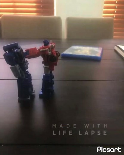 Optimus prime vs soundwave remastered