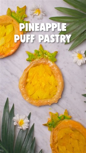 Puff pastry meets tropical flavors in this cute dessert! 🥐🍍 | So Yummy