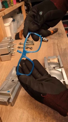 I turned DVD cases into stylish sunglasses! 🕶️