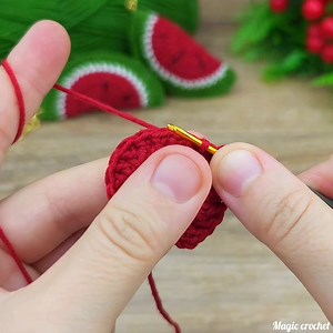 ~Wow~ I explained a very easy crochet keychain model with watermelon pattern #crochet #knitting | Magic crochet