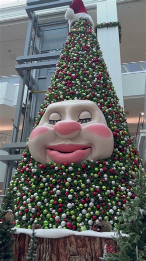 Woody the Talking Christmas Tree