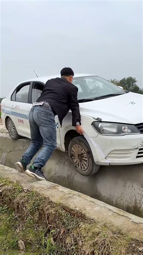 A Car Falls Off A Ditch On A Rural Road Here's The Correct Way To Save Yourself! #automobile