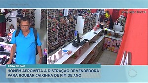 111K views · 3.6K reactions | Um homem aproveitou a distração da vendedora de uma loja de sapatos para furtar uma caixinha de fim de ano no Brás, região central de São Paulo. Uma câmera de segurança flagrou tudo. A funcionária atende o homem, ele pergunta para ela se na loja tem botas e ela diz que não, ele caminha em direção da saída, mas volta, pega a caixa e esconde dentro da sacola #NotíciasBGT | Balanço Geral | Facebook