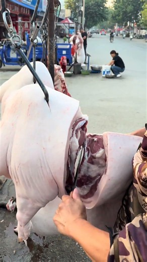 Veteran butcher pork boning skill, standard commercial pork cutting process #viral
