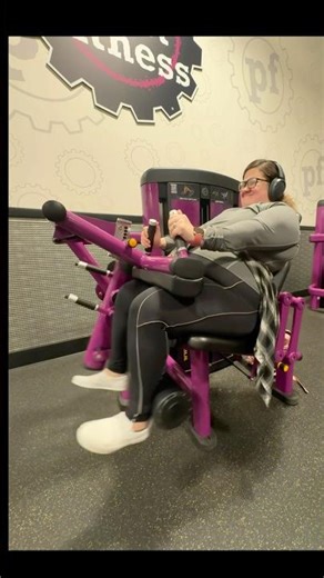 Let’s get into it and grow these hamstrings love this seating hamstring machine #hamstringworkout