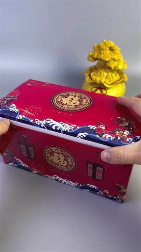 新年必备✨【福字七彩变色灯】 一开即亮，七彩流光变换，寓意福气到、好运来！ 挂在家里、店铺或送礼，都超有新年气氛，晚上更吸睛📸 English 🇬🇧 ✨Lucky “Fu” RGB Color-Changing Light✨ One switch lights up the festive vibes! Colorful glow brings luck, prosperity & happiness — perfect for home décor, shops, or gifts 🎁 Bahasa Melayu 🇲🇾 ✨Lampu “Fu” Bertukar Warna✨ Cahaya berwarna-warni membawa tuah, rezeki & keceriaan sempena Tahun Baru! Cantik untuk hiasan rumah, kedai & hadiah 🎉 #TahunBaruCina #FuLight #CNYDecor #LampuHiasan #新年必备