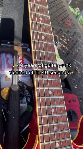 40 Years of Guitar Gunk Cleaned Off in 40 Seconds