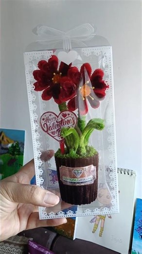 flower pens in a pot made out of fuzzywires #fuzzywire #pipecleaner #handmade #valentinesday