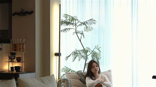 创维电视高刷低延迟，游戏操作不再拖影，响应迅速跟手，畅享流畅画面，客厅变身游戏厅！