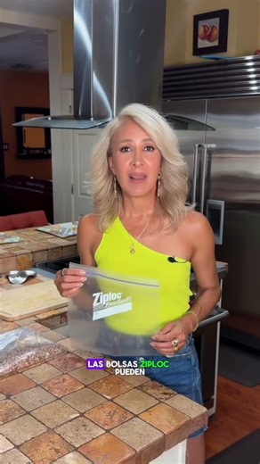 Claudia Fernandez on Instagram: "CUIDADO NO USES ZIPLOC sin antes oír esto! #ziploc #bolsas #plastico #disrruptores #hormonas"