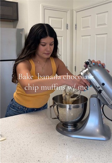 Banana chocolate chip muffin: 🍌🍫✨ Ingredients: 3 ripe bananas, mashed ⅓ cup melted butter ½ cup granulated sugar 1 large egg 1 teaspoon vanilla extract 1 teaspoon baking soda ½ teaspoon cinnamon (optional) Pinch of salt 1½ cups all-purpose flour 1/2 cup chocolate chips (plus extra for topping) —- Instructions: Preheat the oven to 375°F In a large bowl, combine the mashed bananas and melted butter. Stir in the sugar, egg, and vanilla. Sprinkle the baking soda, cinnamon, and salt over the mixtur