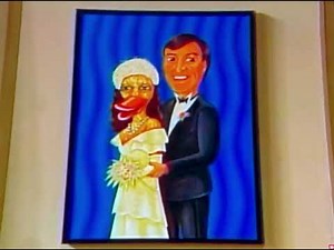 Sesame Street- Mumford Makes Luis and Maria A Picture From Their Wedding Day