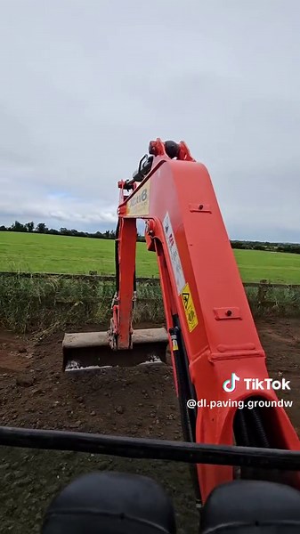 Ground leveling and preparation for the grass 👌💪 #landscape #fypage #foryoupage #foryou #paving #groundwork #dlpaving #viral #fyp #tiktok #fy #beforeandafter
