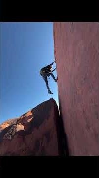 🚀 Heart-pounding scramble alert! Conquering the brutal boulder fields