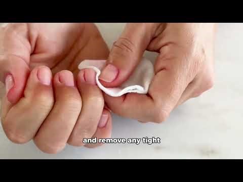 What Happens If a Snake Bites You? | Snake Bite Symptoms & First Aid (1 Minute)