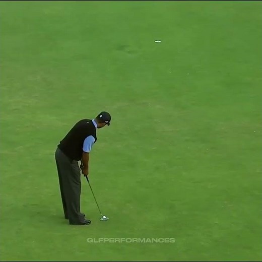 Tiger Woods Drains MASSIVE Eagle Putt to Take the Outright Lead! 🐅🔥 #golfshorts #youtubeshorts