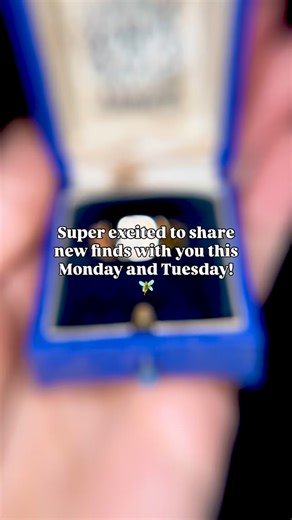 3 comments | A flower that never fades.. carved in gold and sprinkled with old-world sparkle. 鹿 This antique ring will be ready to adopt in a couple days! Be sure to circle back for Monday + Tuesday’s drops 栗珞 | Fairys + Flowers | Facebook