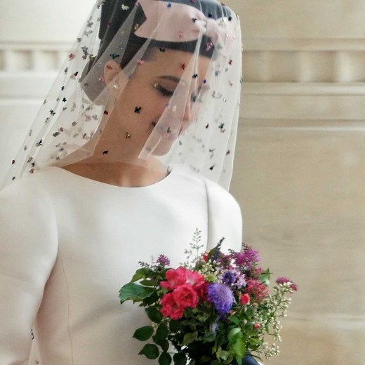 288K views · 9.7K reactions | Beneath a multicoloured sequined veil and hat, actress and House ambassador Margaret Qualley personifies the CHANEL Fall-Winter 2021/22 Haute Couture bride, wearing a long-sleeved dress in pale pink serge.​ ​See more at chanel.com/-HC_FW21-22_HC​ ​Special thanks to Paris Musées and the Palais Galliera. | CHANEL | Facebook