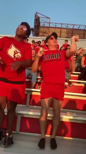 Who said cheerleaders can’t cheer for soccer? Duet this with your bestie!! ♥️♥️ #fyp #foryou #smile