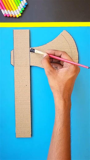 回旋飛斧，教你做一個斧頭幫專用的斧頭！ #親子手工 #親子互動 #手工DIY #回旋鏢 #創意手工 | 小鹵蛋折紙