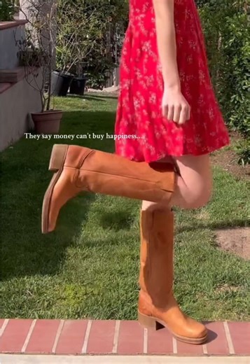 Vintage Campus Boots: Embrace 70s Fashion Style