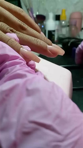 Cómo aplicar gel de construcción: Uñas Soft Gel paso a paso