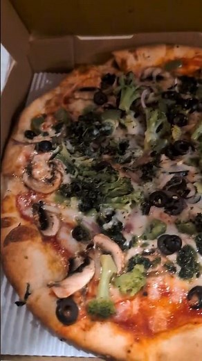 We had super delicious veggie lovers pizza at Paesano's! #pizza #italian #restaurant #food #usa 🍕😋🇺🇸