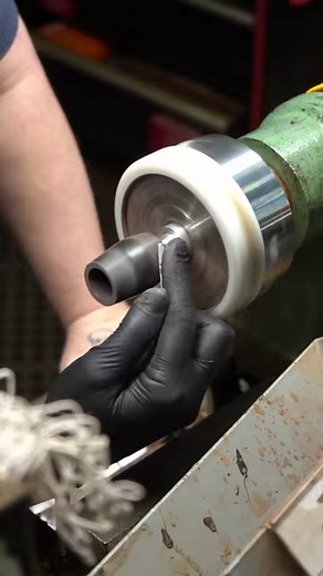 Backun E♭ Barrels feature a unique cutback design that allows the use of B♭ clarinet reeds on an E♭ mouthpiece, without the need to trim them. Artists love how this barrel improves intonation and flexibility, while stabilizing the tone of the instrument throughout all registers. .⁠ .⁠ .⁠ #backun #teambackun #iplaybackun #clarinet #clarinetmouthpiece #bassclarinet #ebclarinet #eflatclarinet #backunvocalise #vocalise #clarinetist #clarinetplayer #woodwind #woodwinds #backunartist #clarinets #orche